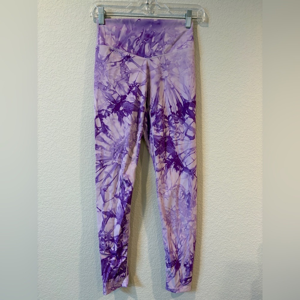 Vitality Women’s Purple Tie-dye Cloud Pant 7/8 Leggings - M